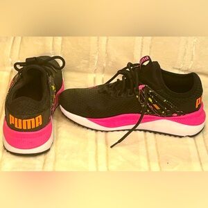 Girls Puma Tennis shoes brand new!